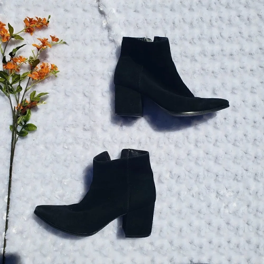 Aldo size 8.5 black booties